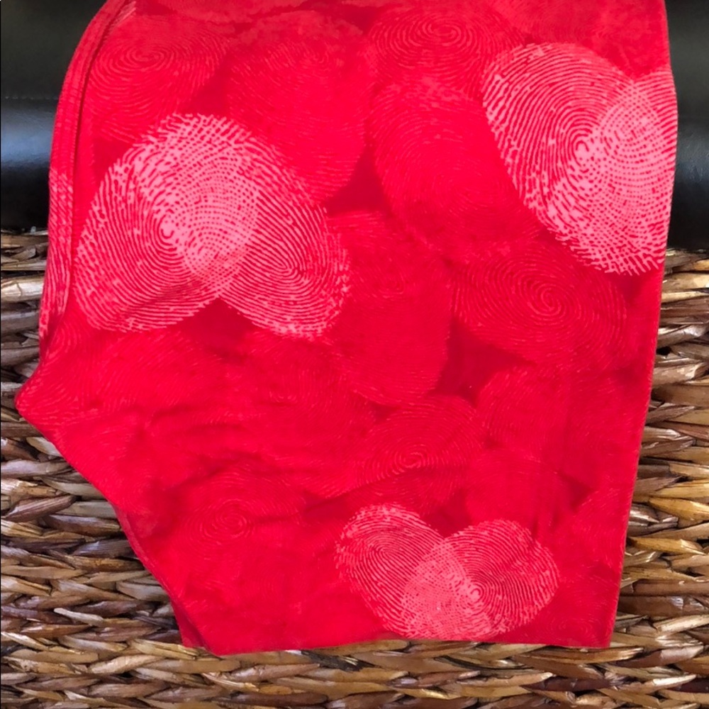 EUC TC Heart Thumbprint Leggings